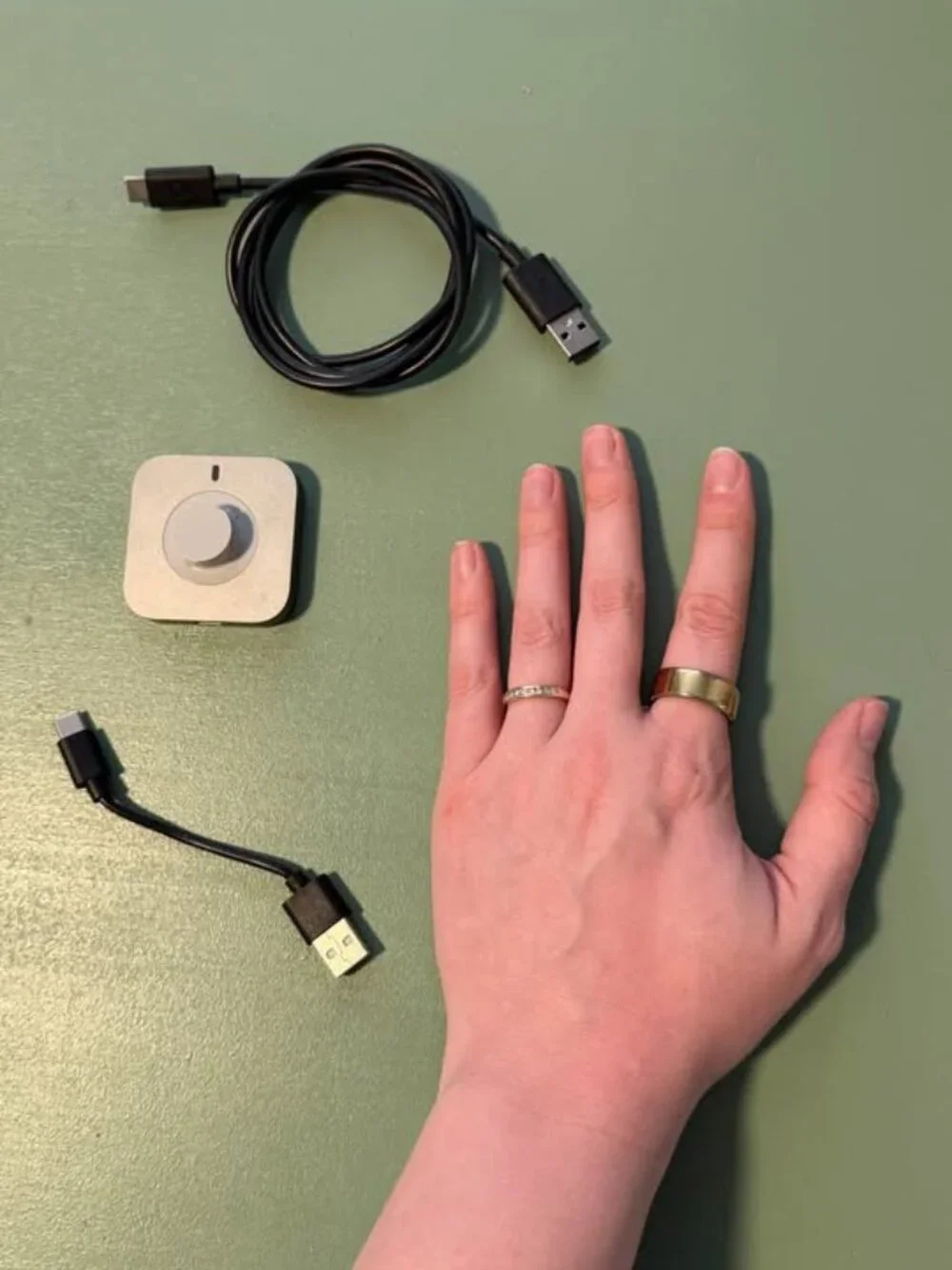 Gold Oura Ring Gen 4 Size 8 with Charger
